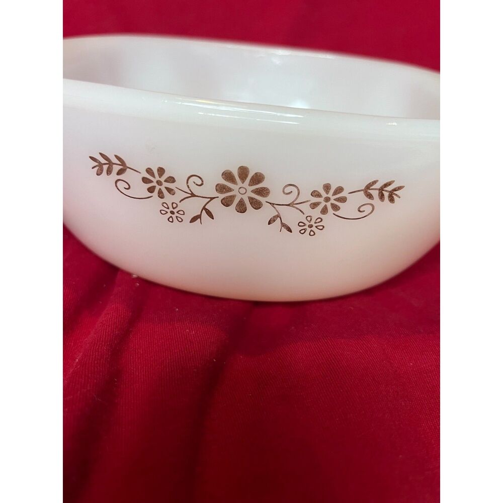 Vintage Pyrex Dynware Pyr-o-Rey Casserole Dish Milk Glass Brown Daisy Pattern